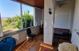 Crikvenica, stan u prizemlju sa velikom okućnicom, Crikvenica, Appartment