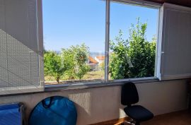 Crikvenica, stan u prizemlju sa velikom okućnicom, Crikvenica, Appartement