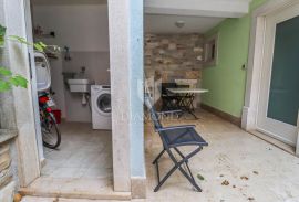 Istra, Novigrad, opremljen stan u centru grada !, Novigrad, Apartamento