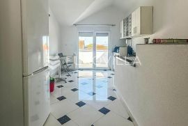 PRILIKA! Istra, Novigrad okolica, kuća sa 6 apartmana na 400m od mora!, Novigrad, Kuća