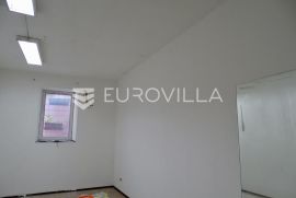 Rijeka, Trsat, trgovina na frekventnoj lokaciji površine 40,56m2, Rijeka, Propriedade comercial