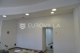 Rijeka, Trsat, trgovina na frekventnoj lokaciji površine 40,56m2, Rijeka, Gewerbeimmobilie