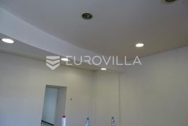 Rijeka, Trsat, trgovina na frekventnoj lokaciji površine 40,56m2, Rijeka, Propriedade comercial