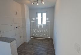 Sabunike - kuća 247m2, 750m od mora! 459000€, Privlaka, Haus