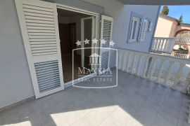 Sabunike - kuća 247m2, 750m od mora! 459000€, Privlaka, Haus