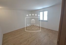 Sabunike - kuća 247m2, 750m od mora! 459000€, Privlaka, Haus