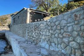 Starigrad okolica - kuća dalmatinskog stila gradnje 227 m2, prvi red do mora! 495000€, Starigrad, Casa