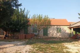 PRODAJA kuća sa bazenom Nadin, 339 m2, imanje 45922 m2, Benkovac, Casa