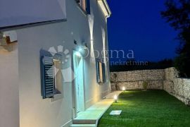 VILLA S BAZENOM!  JEDINSTVENA NA TRŽIŠTU, PROVJERITE ZAŠTO, Barban, بيت