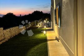 VILLA S BAZENOM!  JEDINSTVENA NA TRŽIŠTU, PROVJERITE ZAŠTO, Barban, Famiglia