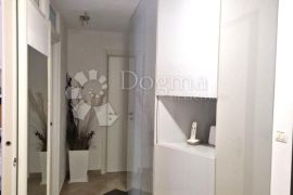 ODMAH USELJIV STAN 2S+DB, ODLIČNA LOKACIJA!, Labin, Appartment