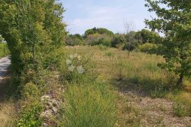 Prostrano zemljište s otvorenim pogledom, Labin, Land