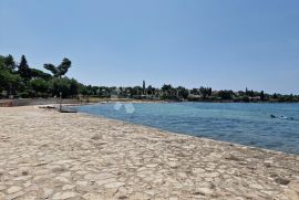 KAMENA KUĆA 30 METARA DO PLAŽE!, Novigrad, Casa