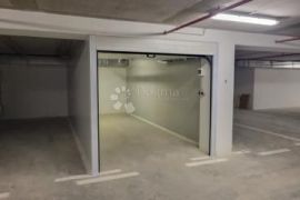 GARAŽA/SPREMIŠTE/SKLADIŠTE U BLIZINI HEINZELOVE - 18,60 m2, Peščenica - Žitnjak, Garagem