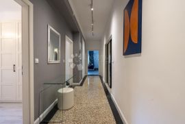 Kantrida, novouređeni stan s parkingom 100 m od mora, Rijeka, Appartment