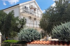 Prodaja kuće Murter - Jezera, 8 apartmana, Murter, بيت