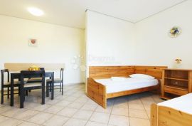 Prodaja kuće Murter - Jezera, 8 apartmana, Murter, Дом