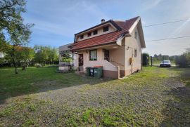 Novouređena velika kuća sa pomoćnim objektom i velikim dvorištem, Oroslavje, Maison