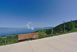 OPATIJA, POLJANE- KUĆA SA DVA DVOETAŽNA STANA DVA BAZENA I PANORAMSKI POGLED!, Opatija - Okolica, Σπίτι