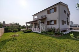 Savićenta Villa 296m2, okućnica 2000m2, bazen,mini golf, teren za mali nogomet, Svetvinčenat, House