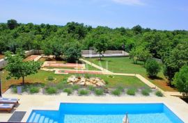 Savićenta Villa 296m2, okućnica 2000m2, bazen,mini golf, teren za mali nogomet, Svetvinčenat, House