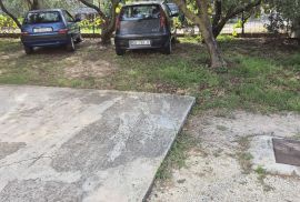 Bibinje, kuća 186 m2 sa 4 stana i 470 m2 okućnice, Bibinje, Дом