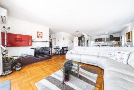 Zagreb, Gornji Bukovac, prekrasan četverosoban stan s garažom i vanjskim PM NKP 135 m2, Zagreb, Flat