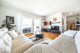 Zagreb, Gornji Bukovac, prekrasan četverosoban stan s garažom i vanjskim PM NKP 135 m2, Zagreb, Flat