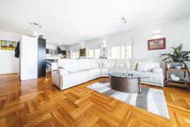 Zagreb, Gornji Bukovac, prekrasan četverosoban stan s garažom i vanjskim PM NKP 135 m2, Zagreb, Wohnung