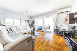 Zagreb, Gornji Bukovac, prekrasan četverosoban stan s garažom i vanjskim PM NKP 135 m2, Zagreb, Apartamento