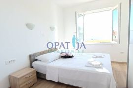 prekrasan 4 sobni stan S POGLEDOM NA MORE I BAZENOM U LOVRANU, Lovran, Appartement