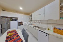 Četverosoban stan 77m2 (90m2), Centar, Sarajevo Centar, Appartement