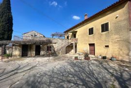 ISTRA, SVETVINČENAT - Kamena kuća s građevinskim zemljištem, Svetvinčenat, House