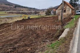 OROVAC ( Otočac ) kuća prizemnica, pomoćna zgrada, vrt, oranica, Otočac, Casa