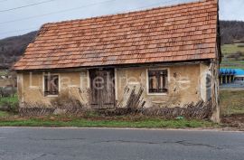 OROVAC ( Otočac ) kuća prizemnica, pomoćna zgrada, vrt, oranica, Otočac, بيت