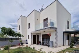 Kuća krajnja u nizu, Kaštelir, Istra, Kaštelir-Labinci, House