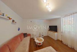 Dvosoban stan sa baštom 58m2+25m2, Dobrinja, Sarajevo Novi Grad, Apartamento