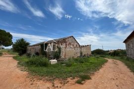 Umag- okolica autohtona kamena ruševina za renovaciju, Umag, Haus