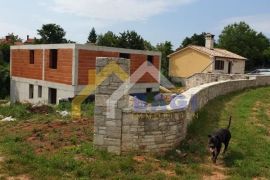 Rohbau kuća,1460m2 zemljište,bazen,kuća od 50m2+766m2 poljoprivrednog, Barban, أرض