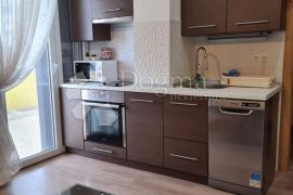 ŠIBENIK-BILICE – APARTMANSKA KUĆA S PREDIVNIM VRTOM, Šibenik - Okolica, Дом