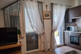 ŠIBENIK-BILICE – APARTMANSKA KUĆA S PREDIVNIM VRTOM, Šibenik - Okolica, House