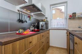 APARTMAN S TERASOM - OTOK KRK, Dobrinj, Appartamento