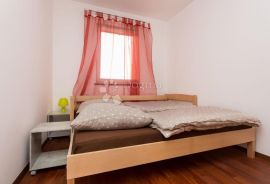 DVA APARTMANA - KLIMNO OTOK KRK, Dobrinj, Kвартира