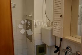 Vojak, solidan stan na dobroj lokaciji, Rijeka, Apartamento