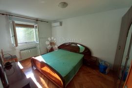 Vojak, solidan stan na dobroj lokaciji, Rijeka, Appartement