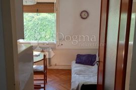 Vojak, solidan stan na dobroj lokaciji, Rijeka, Appartement