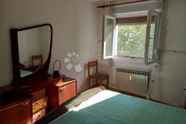 Vojak, solidan stan na dobroj lokaciji, Rijeka, Appartment