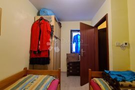 Stan u prizemlju sa dvorištem od 65m2, 500 metara od mora, Vodnjan, Apartamento