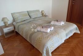 MALINSKA - APARTMANSKA KUĆA SA 6 APARTMANA, Malinska-Dubašnica, Дом