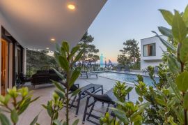 Opatija-Mošćenička draga dvojna villa sa bazenom 202 m2, Mošćenička Draga, Maison